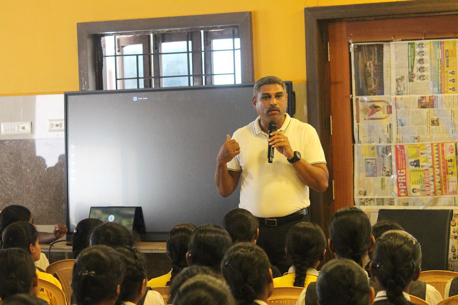 Vizhi Educate programme in action with young participants and mentors